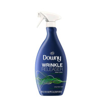 Спрей Downy для устранения складок на одежде , ткани, нейтрализатор запаха, упрощающий глажку и антистатик, аромат свежего белья  (1000 мл), США.