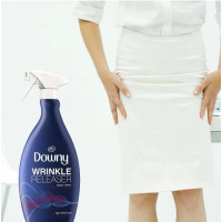 Спрей Downy для устранения складок на одежде , ткани, нейтрализатор запаха, упрощающий глажку и антистатик, аромат свежего белья  (1000 мл), США.